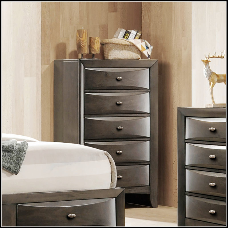 Commode 5 tiroirs de style transitionnel avec poignées ovales, finition grise pour un rangement élégant et durable dans la chambre à coucher