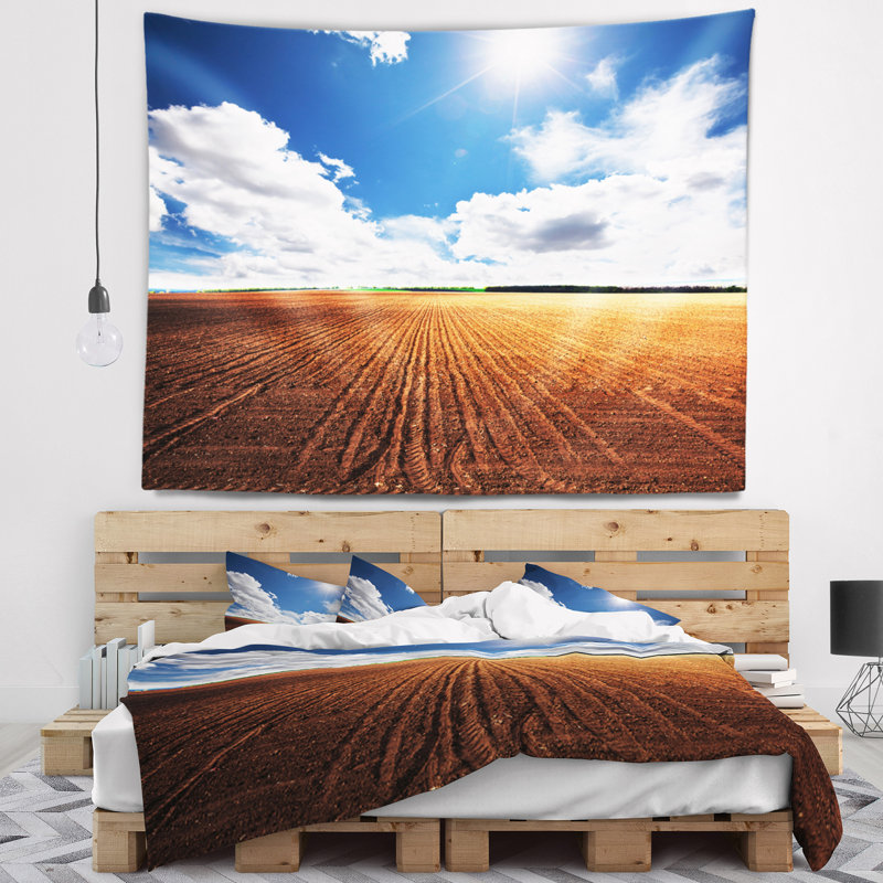 Vaste champ paysage sous tapisserie clouds blanc, H 32 po x l 39 po