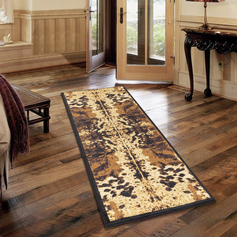 Tapis en polypropylène Cowhide, Tapis de couloir 2 pi 7 po x 7 pi 3 po