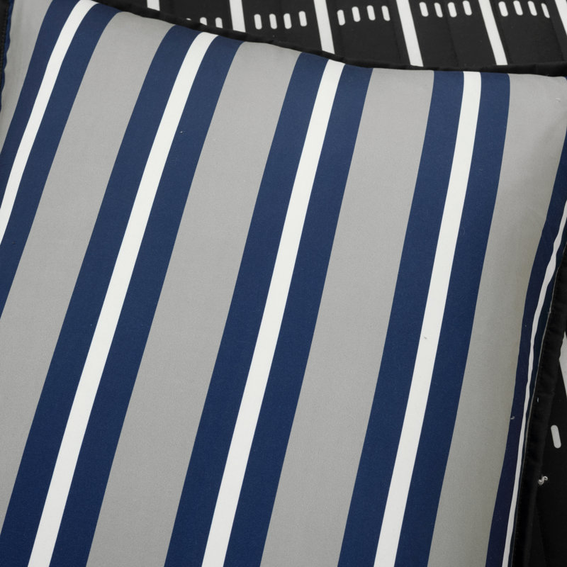 Quilt, Black, Queen Quilt  + 2 Shams + 2 Throw Pillows