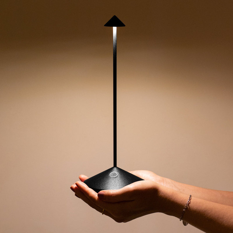 Pina Pro Table Lamp, Black
