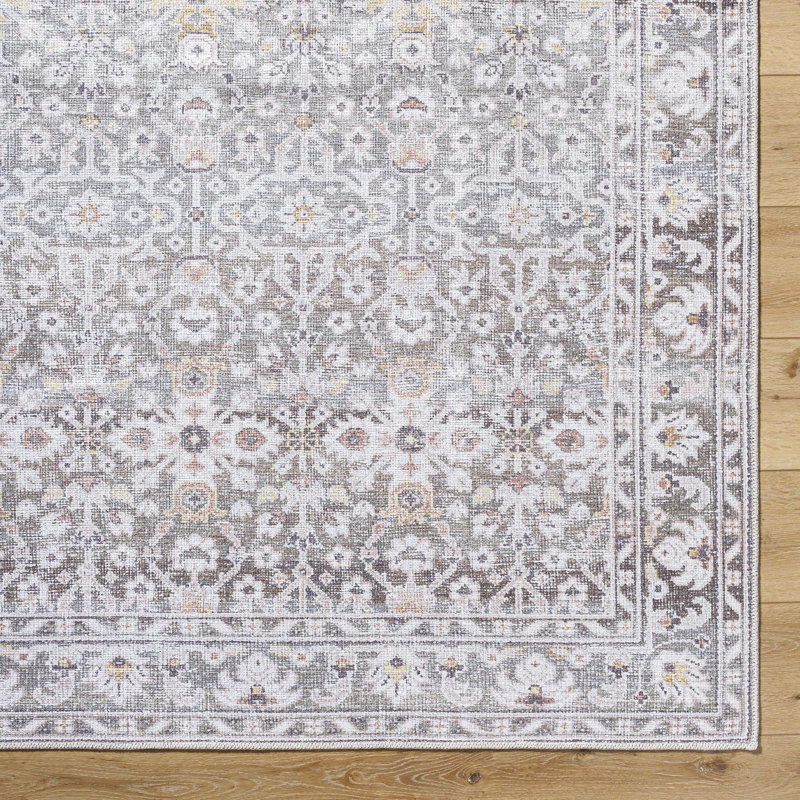 Tapis traditionnel olive lavable à la machine Our PNW Home x Livabliss Rainier, Rectangle 3 pi 3 po x 4 pi 11 po
