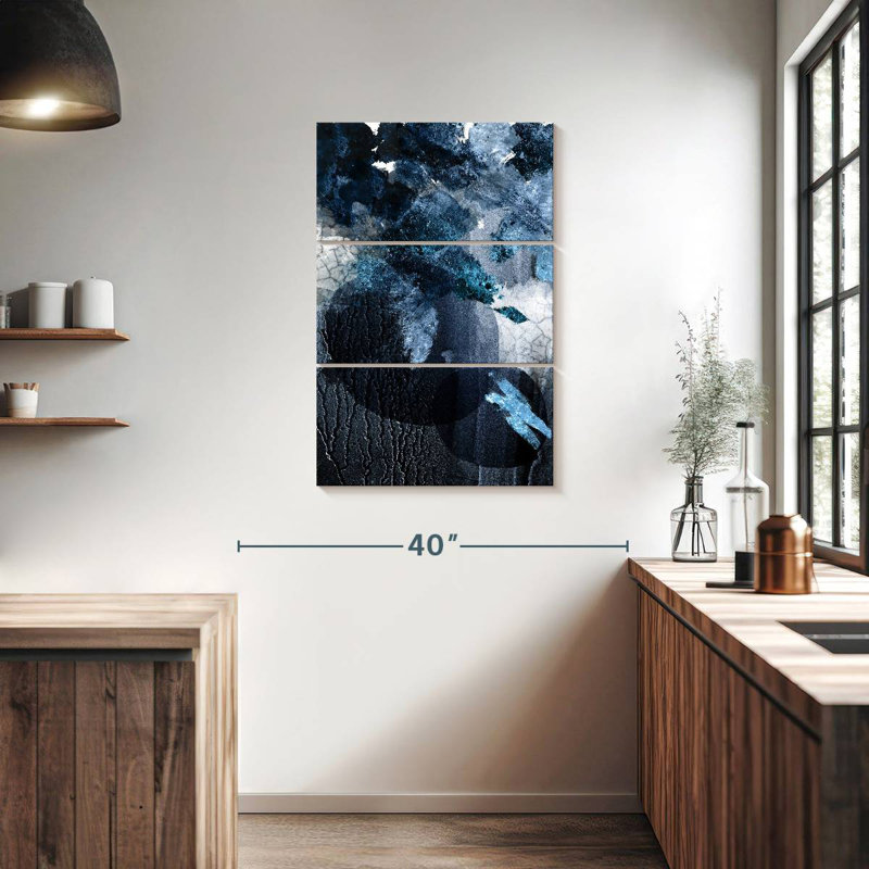 Avery Navy White, 38" H x 24" W