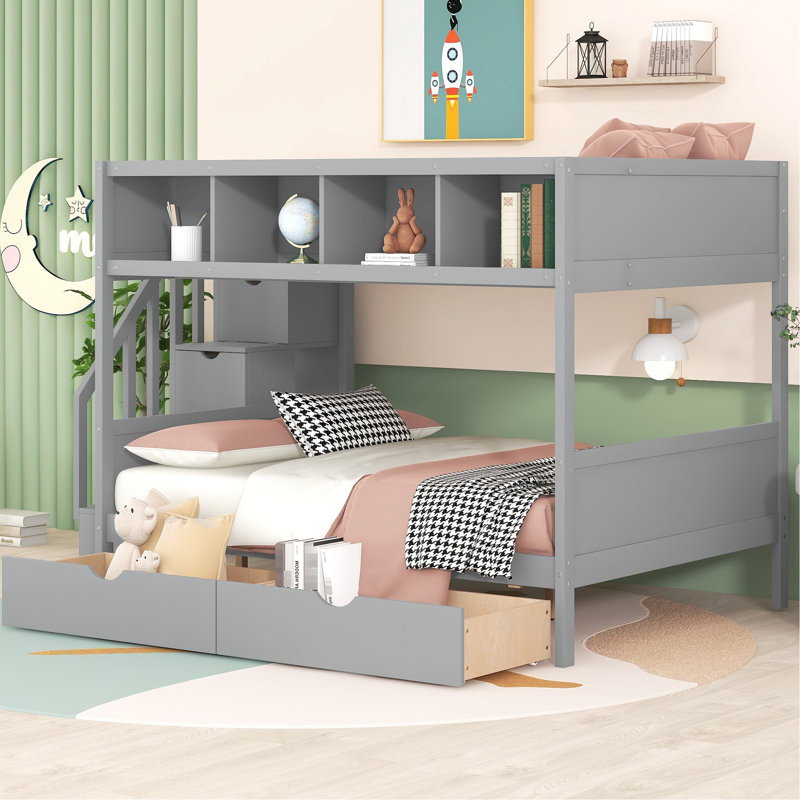 Lit superposé simple au-dessus d'un lit double gris avec tablettes et 2 tiroirs, escalier de rangement. Créez des tablettes et des tiroirs intérieurs de chambre à coucher élégants - Maximisez la fonctionnalité