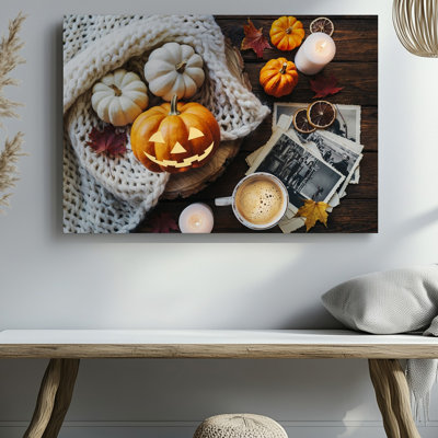 Toile dans un tableau d'automne douillet, art de lanterne joyeux sculpté «Jack O», souriant au milieu d'une grappe de blanc doux et d'orange pour un art mural moderne sur toile