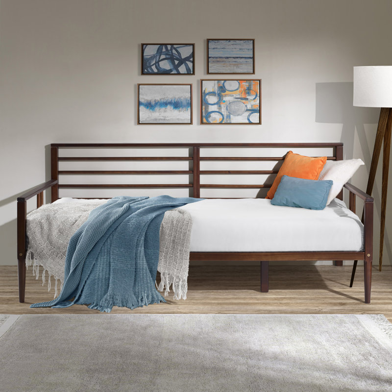 Lit de jour simple en bois massif Bazilijus, Noyer