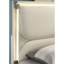 Cadre de lit simple contemporain blanc perle avec tissu, bois d'hévéa massif, bois d'ingénierie et panneaux de tête de lit à DEL avec style et design-484390029