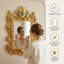 Miroir décoratif en bronze de style Louis XV de 36 pouces avec couronne florale et porcelaine pour la maison et l'espace de vie