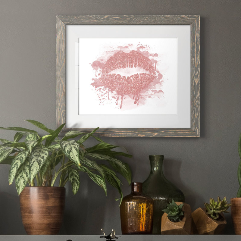 «Rose Gold Lips», impression sur papier encadrée, Papier avec cadre gris, H 24 po x l 18 po x P 1,5 po