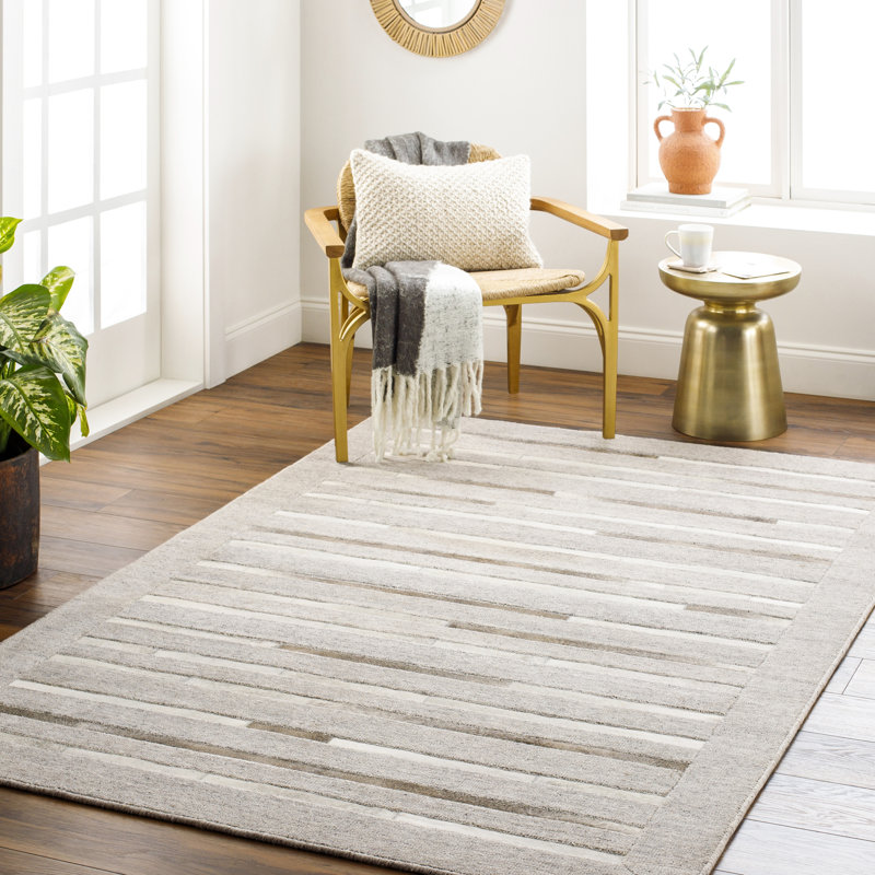 Tapis rayé fabriqué à la main Giselle en gris / blanc / brun, Rectangle 5 pi x 7 pi 6 po