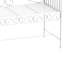 Le banc de jardin en métal de 43 po, blanc crème, rehausse l'esthétique du métal blanc robuste de la cour arrière, pour plus de confort