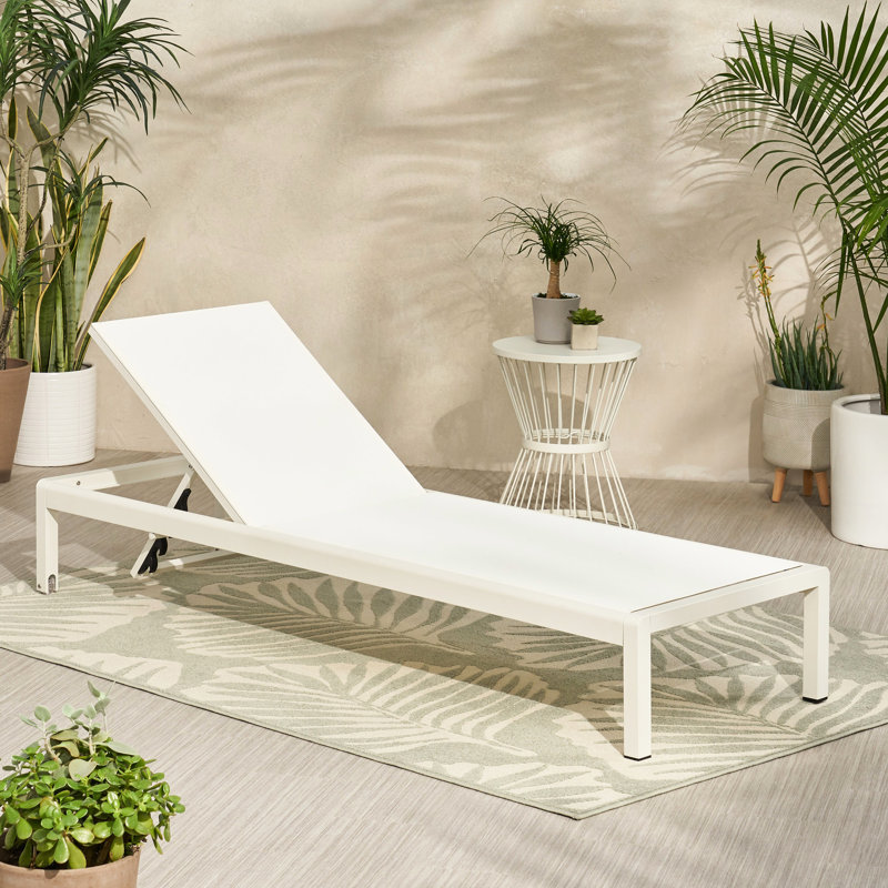 Chaise longue blanche avec filet et support en aluminium stable - Structure légère réglable