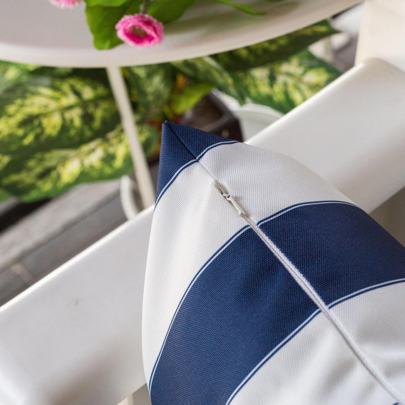 Coussin horizontal rayé 14 po x 20 po Horizon, Marine