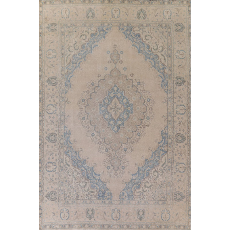 Tapis traditionnel en laine vieilli