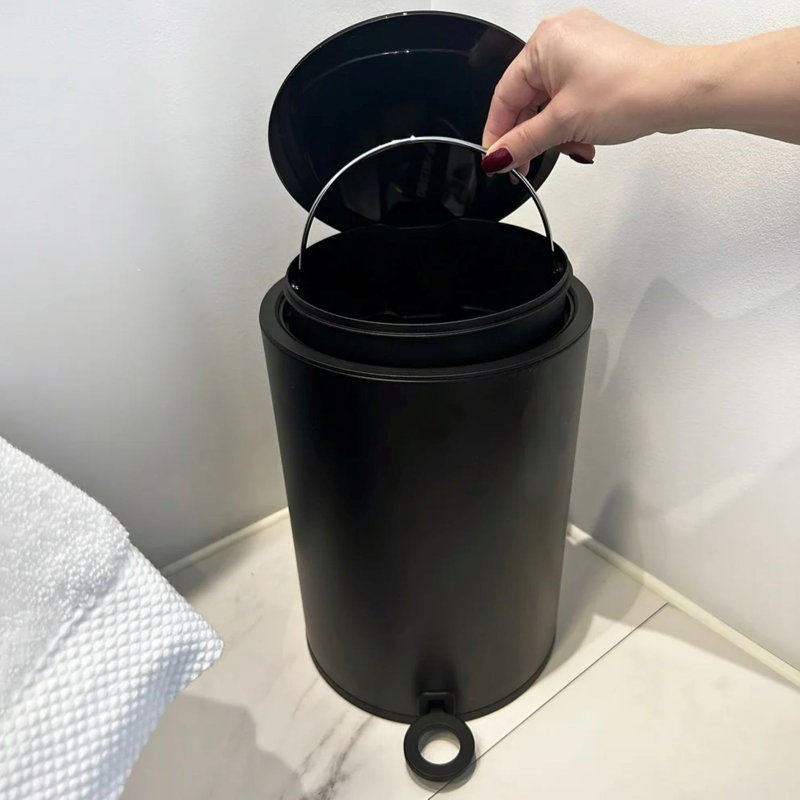 Poubelle de salle de bain 1,5 gallon avec couvercle à fermeture douce et doublure intérieure en plastique - noir , Noir