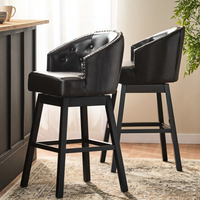 Tabouret de bar pivotant brun à 360 degrés avec accents cloutés, pieds et pieds en bois d'hévéa pour coin de cuisine