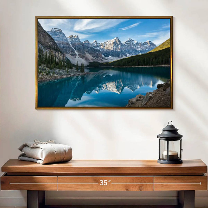 Lac Moraine dans la vallée, Cadre flottant doré, 25 po x 17 po