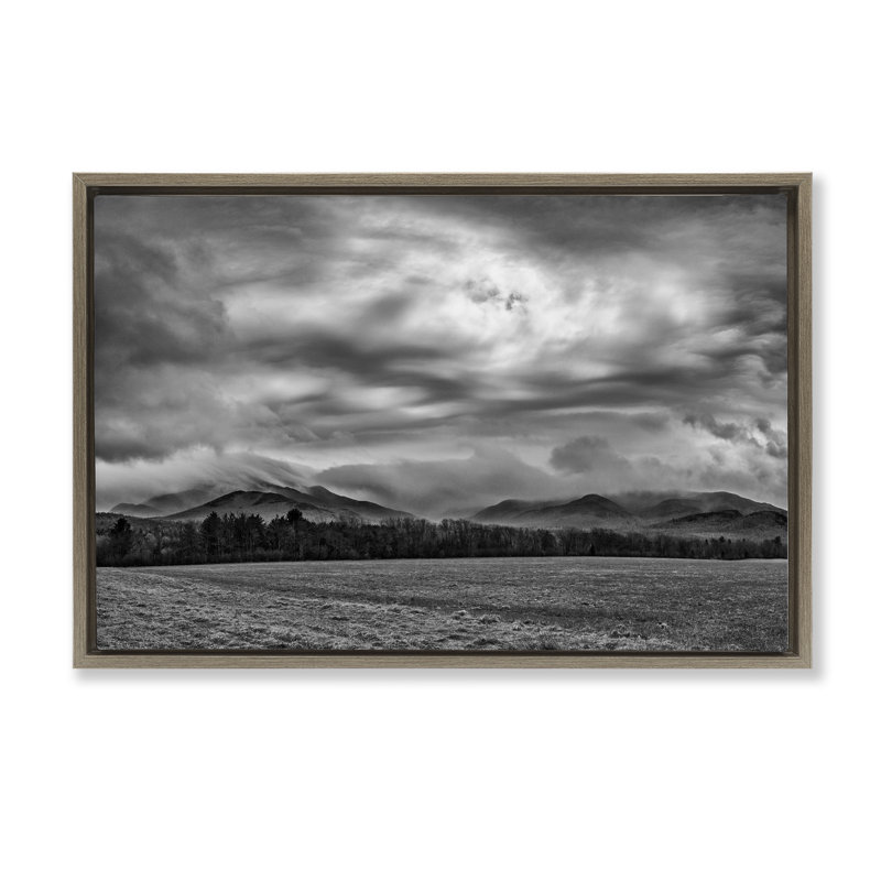 Cadre flottant Distant Cloudy View, par James Rodewald, H 21 po x l 31 po, Cadre flottant orme Montalcino