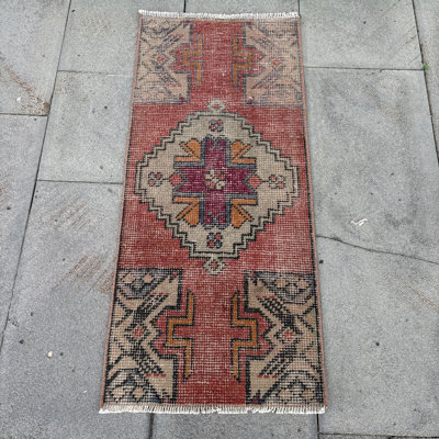 Vintage Turkish Oushak Rug - Exquisite Handwoven Small Carpet in Soft Hues