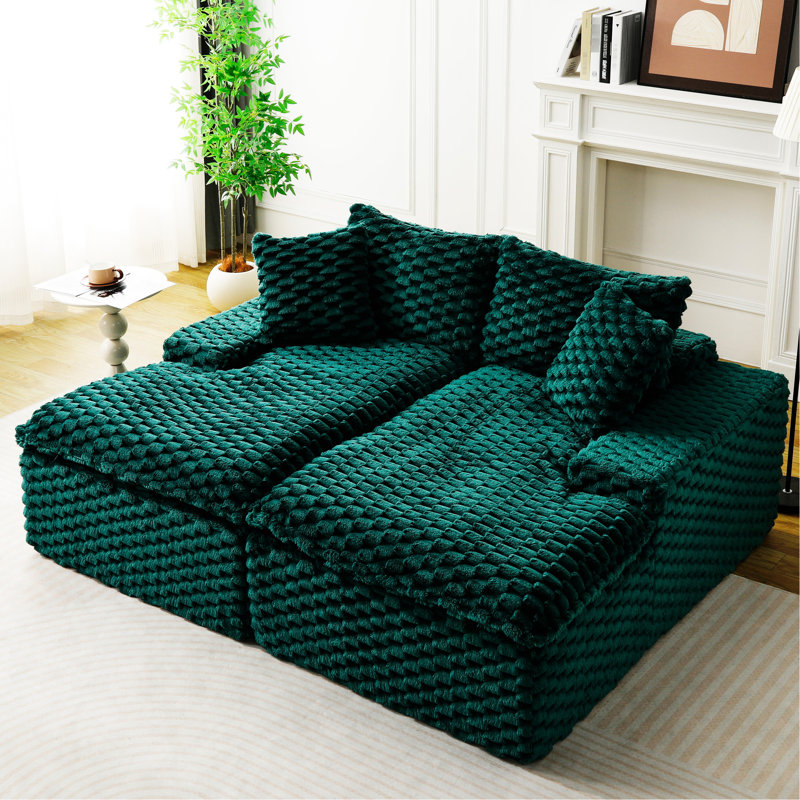 Chaise longue double recouverte de velours tortue, garnie de mousse comprimée, confortable pour 2 personnes dans un coin salon.