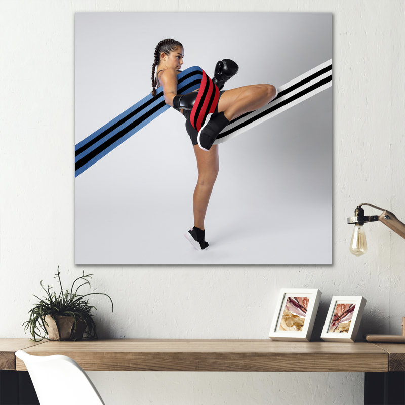 «Woman Enjoying Boxing», reproduction d'art sur toile, H 16 po x l 16 po x P 1 po, Toile tendue