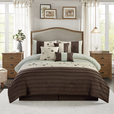 Luna Traditional Striped Comforter