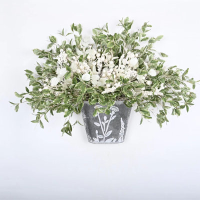 Arrangement floral de Noël à la ferme pour le remplissage de vase