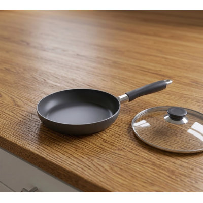 9.5" Non Stick Fry Pan With Lid