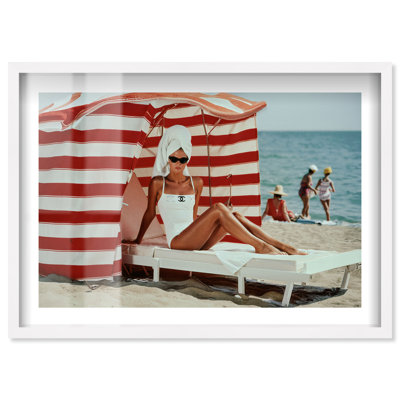 «Seaside Elegance Shadowbox», art mural rétro par Notoriart, cadre blanc, 24 x 16