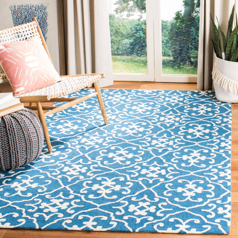 Tapis bleu crocheté à la main Westphalia, Rectangle 3 pi 6 po x 5 pi 6 po