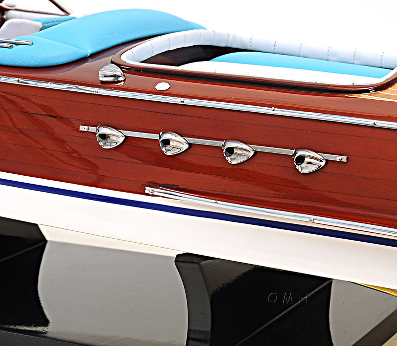 Bateau peint aquarama Riva