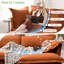 De 2 fauteuils en chenille orange avec coussins à haut dossier, assise spacieuse et design naturel pour siège de chambre à coucher en orange, housses douces et amovibles, espaces confortables et variés