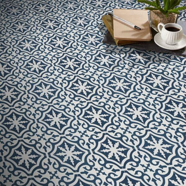 Carreau de ciment à motif de murs et de planchers 8 "x 8" Argana, Bleu foncé / blanc