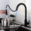 Robinet de cuisine tactile avec tirette - Acier inoxydable noir mat. Rotation à 360 degrés et buse pour le nettoyage complet de l'évier. Surface rouillée. Contrôle simple du débit d'eau à une seule poignée.