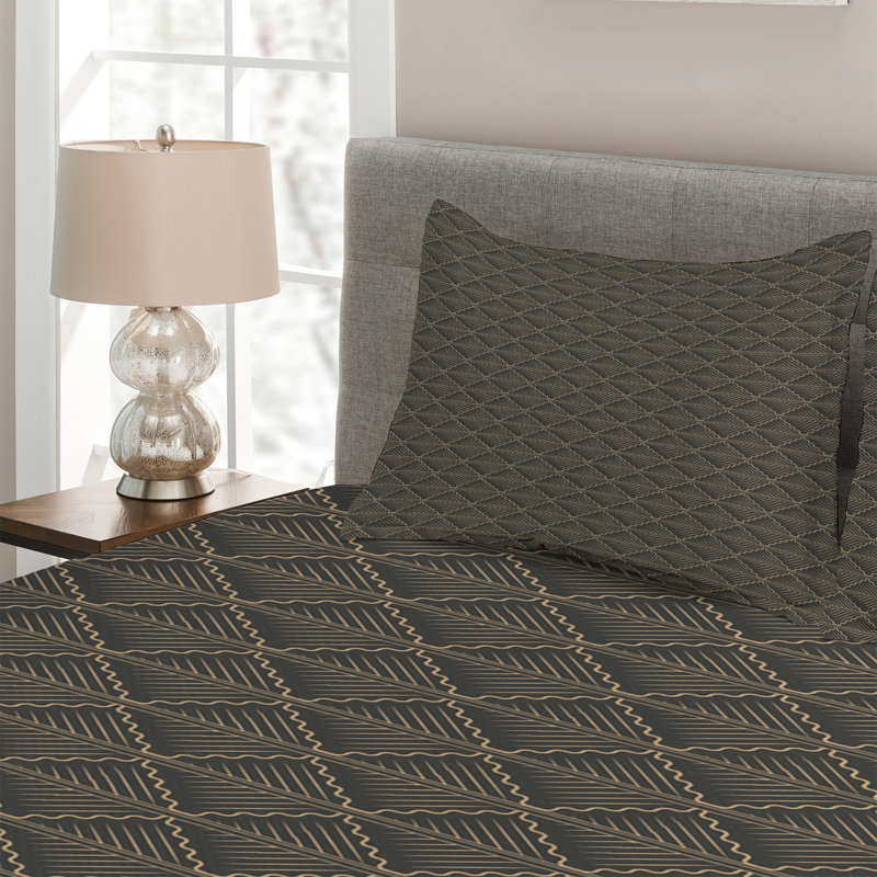 Modern & Contemporary Polyester Geometric Shapes Coverlet, Queen Bedspread + 2 Shams