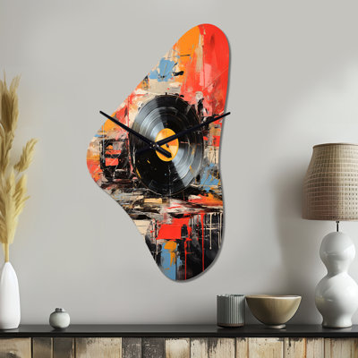 Horloge murale asymétrique en métal Yanni