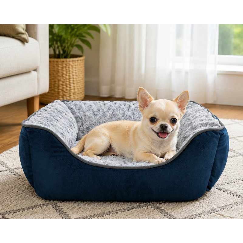 Ce sofa rectangulaire bleu marine pour chiens est offert en plusieurs tailles et convient aux chiens de grande, moyenne et petite taille ainsi qu'aux chiots. Il combine une construction orthopédique avec une surface douce, respirante et apaisante pour les câlins des animaux de compagnie, une grande durabilité, une facilité de lavage et une base antidérapante.