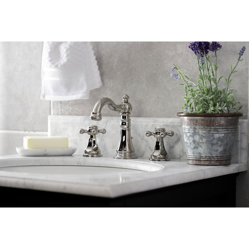Robinet de salle de bain espacé à deux poignées à 3 poignées avec bonde escamotable Kingston Brass Metropolitan, Nickel poli