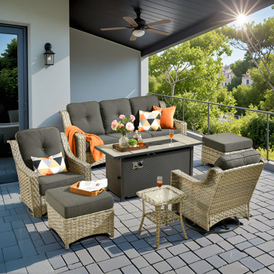 Ensemble de meubles de patio 7 pièces avec table de foyer d'extérieur de 54 po, chaises berçantes pivotantes en osier d'extérieur avec coussins confortables, ensemble de canapé à dossier haut toutes saisons pour cour ou pelouse
