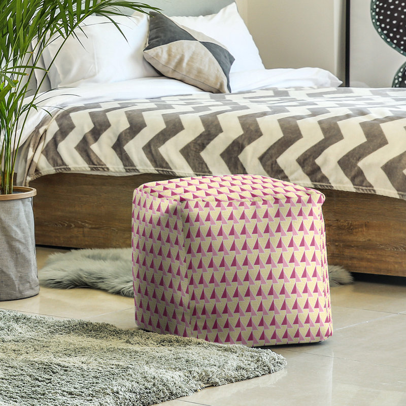 Repose-pieds cube à motif shifted arrows, Rose / jaune, H 18 po x l 18 po x P 18 po