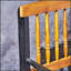 Banc Timeless Farmhouse avec tablette intégrée pour le rangement et finition élégante en teck, parfait pour les entrées et les salles à manger