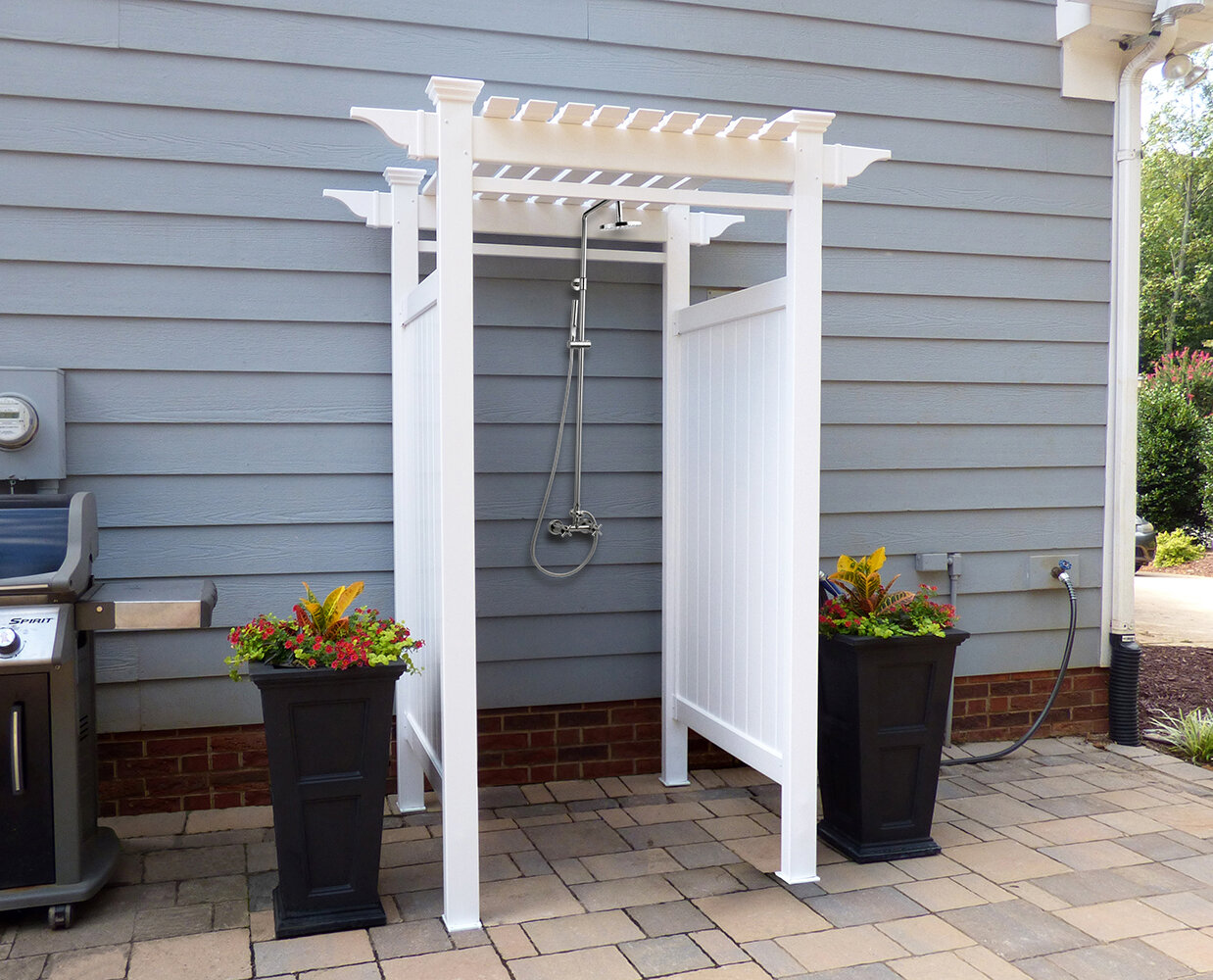 https://assets.wfcdn.com/im/93977414/compr-r85/3926/39263856/oceanside-8875-h-pvcvinyl-shower-enclosure-outdoor-shower.jpg