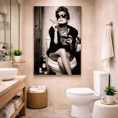 Art mural moderne femme sur toile, grand art mural de 24 po x 36 po pour le salon, reproduction d'art encadrée, décoration murale élégante pour salle de bain
