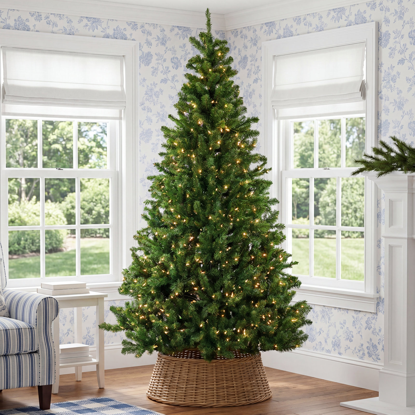 7.5' Pre-Lit Spruce Tree