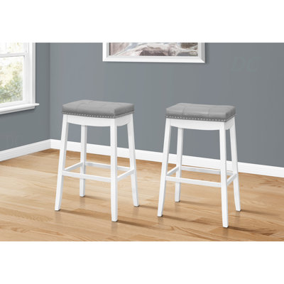 Tabouret de bar, ensemble de 2, hauteur de bar, siège de selle, bois blanc, aspect cuir gris, transitionnel
