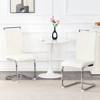 Chaises de salle à manger de luxe pour 4 personnes, tissu blanc et métal argenté, support stable et respirant, pieds coulissants, matériau de velours de chaise facile à assembler, étable confortable en métal, caractéristique