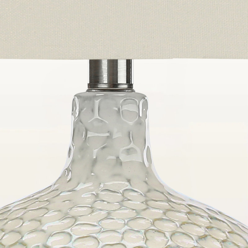 Lampe de table en céramique et ivoire Marie, H 27,25 po x l 15,83 po x P 15,89 po Marie