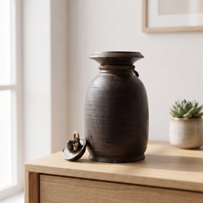 Pot décoratif en bois brun patiné avec détail de corde - pièce décorative de style campagnard