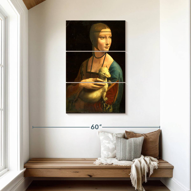 Leisha avec un portrait d'hermine, H 45 po x l 28 po