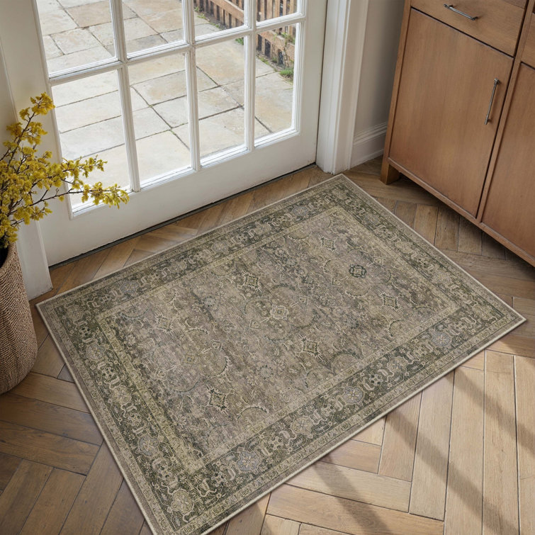 Luthien Elegant Vintage Floral Area Rug in Grey/Brown